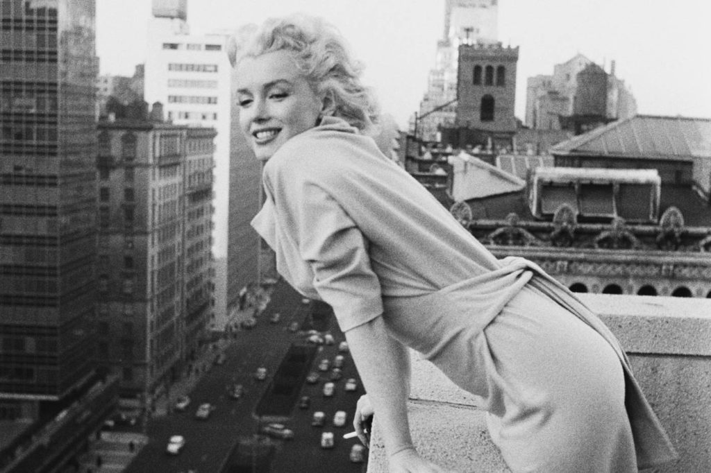 Marilyn Monroe looking to the city - old picture