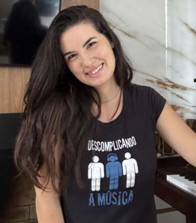 Aline Fraga - Piano instructor